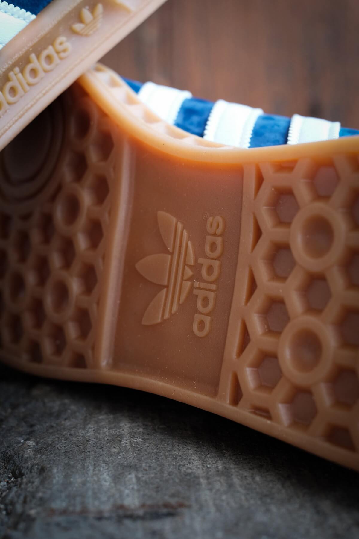 gum outsole details - adidas Originals - Hamburg - victory blue/footwear white/gum - H01786
