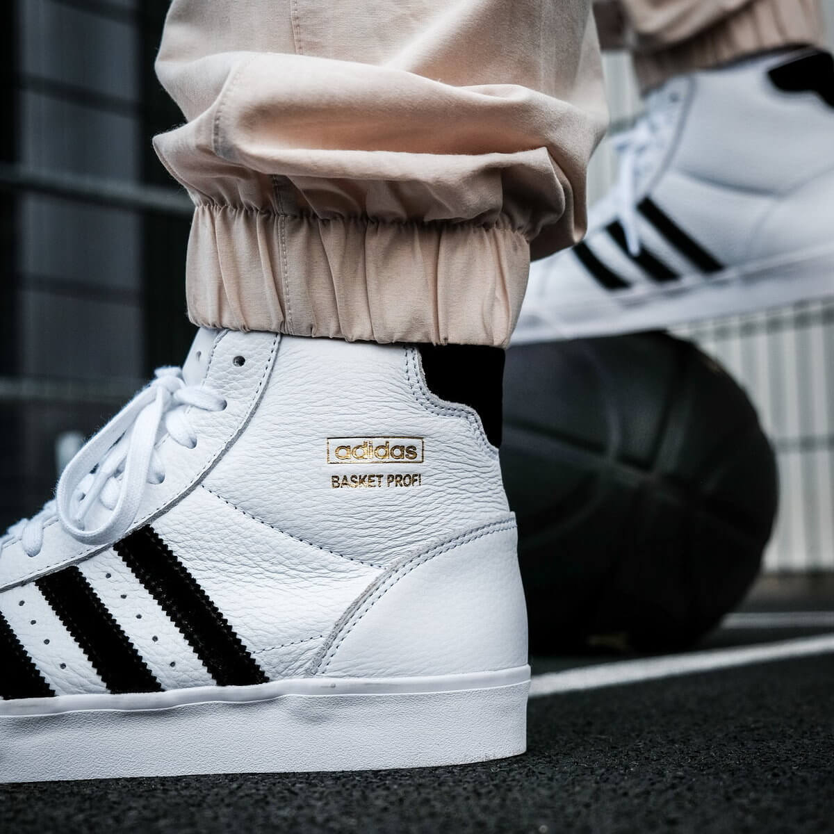 adidas Originals - Basket Profi - cloud white/core black/gold metallic - FW3108