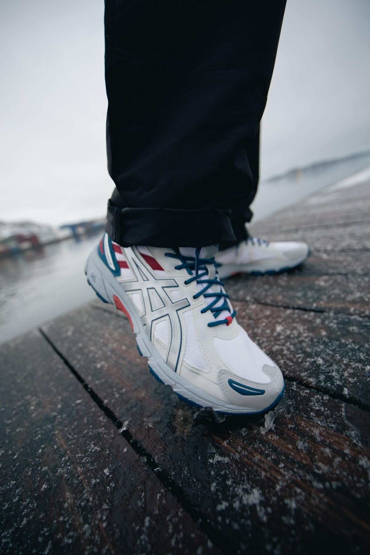 on feet - ASICS Gel-Venture 6 - white/pure silver - 1201A553-100
