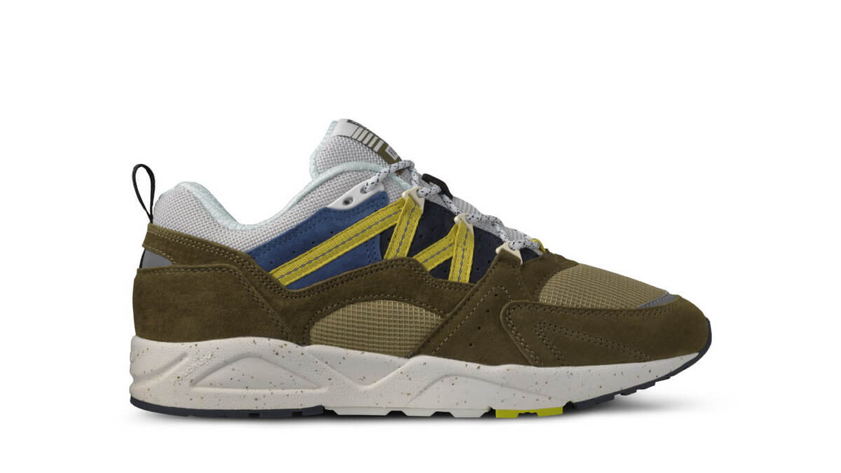product shot from the side - Karhu - Fusion 2.0 - "Shinrin Yoku" - F804126 - Asparagus / Celadon Green