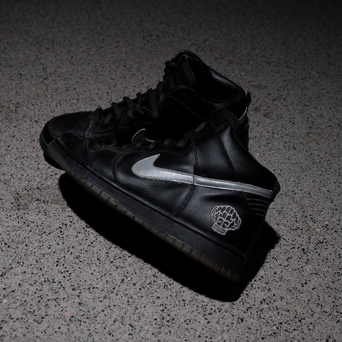 Nike x N.E.R.D Dunk Hi „Artist Series, Pharrell“ Black / Metallic Silver / Varsity Red