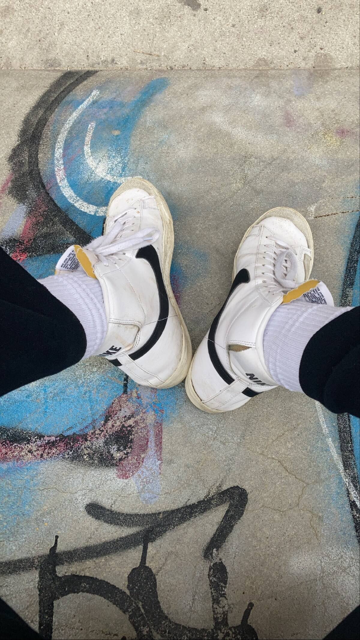 on feet - Nike - Blazer Mid '77 Vntg - white/black - BQ6806-100