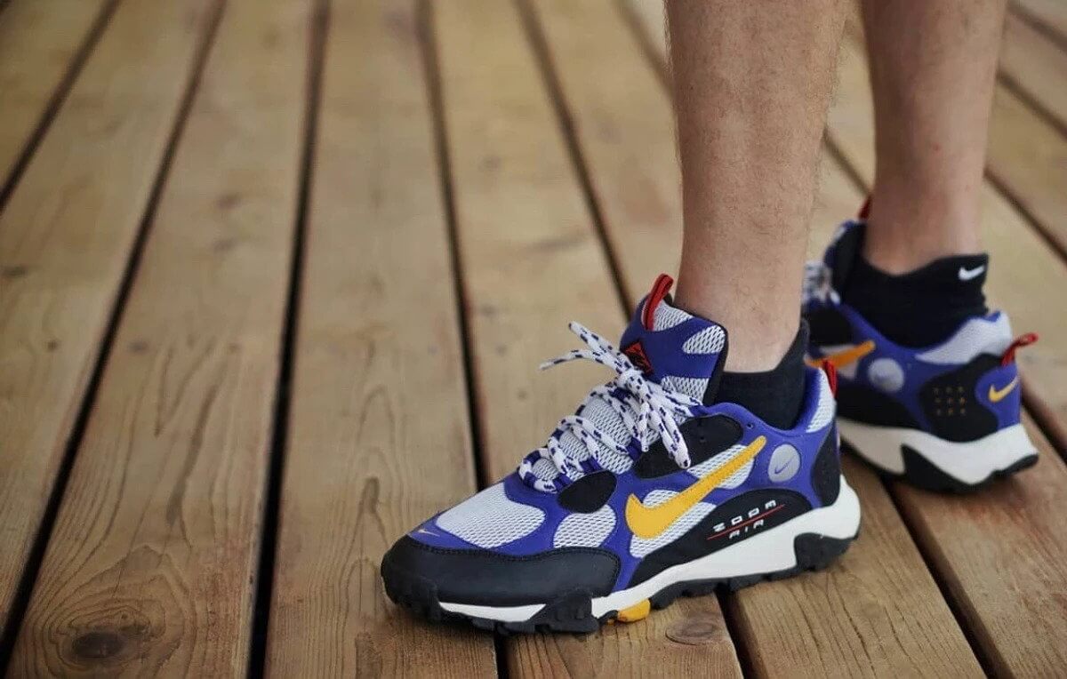 on feet - Nike ACG - Terra Albis - black/taxi-dark concord-chili red - 311889-071