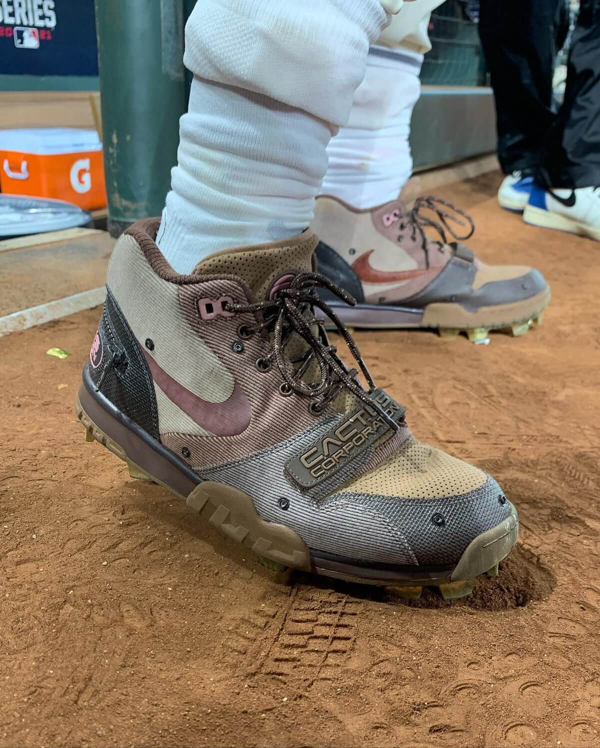 Nike x Travis Scott Cactus Jack - Air Trainer 1 - coriander/ashen slate/wheat/light sienna