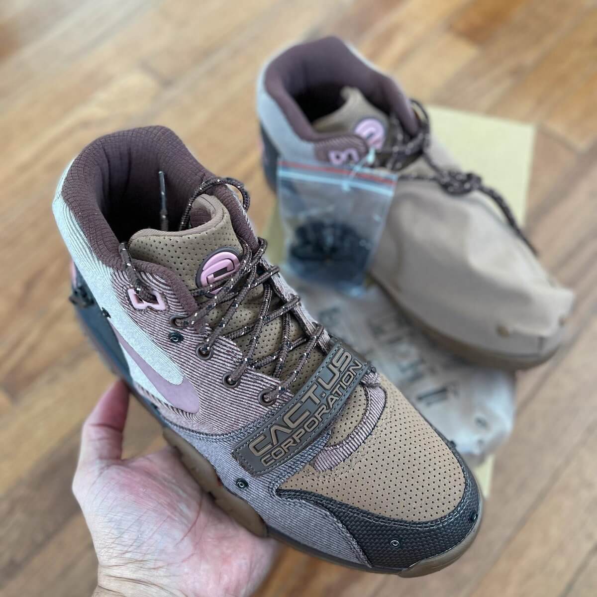 Nike x Travis Scott Cactus Jack - Air Trainer 1 - coriander/ashen slate/wheat/light sienna