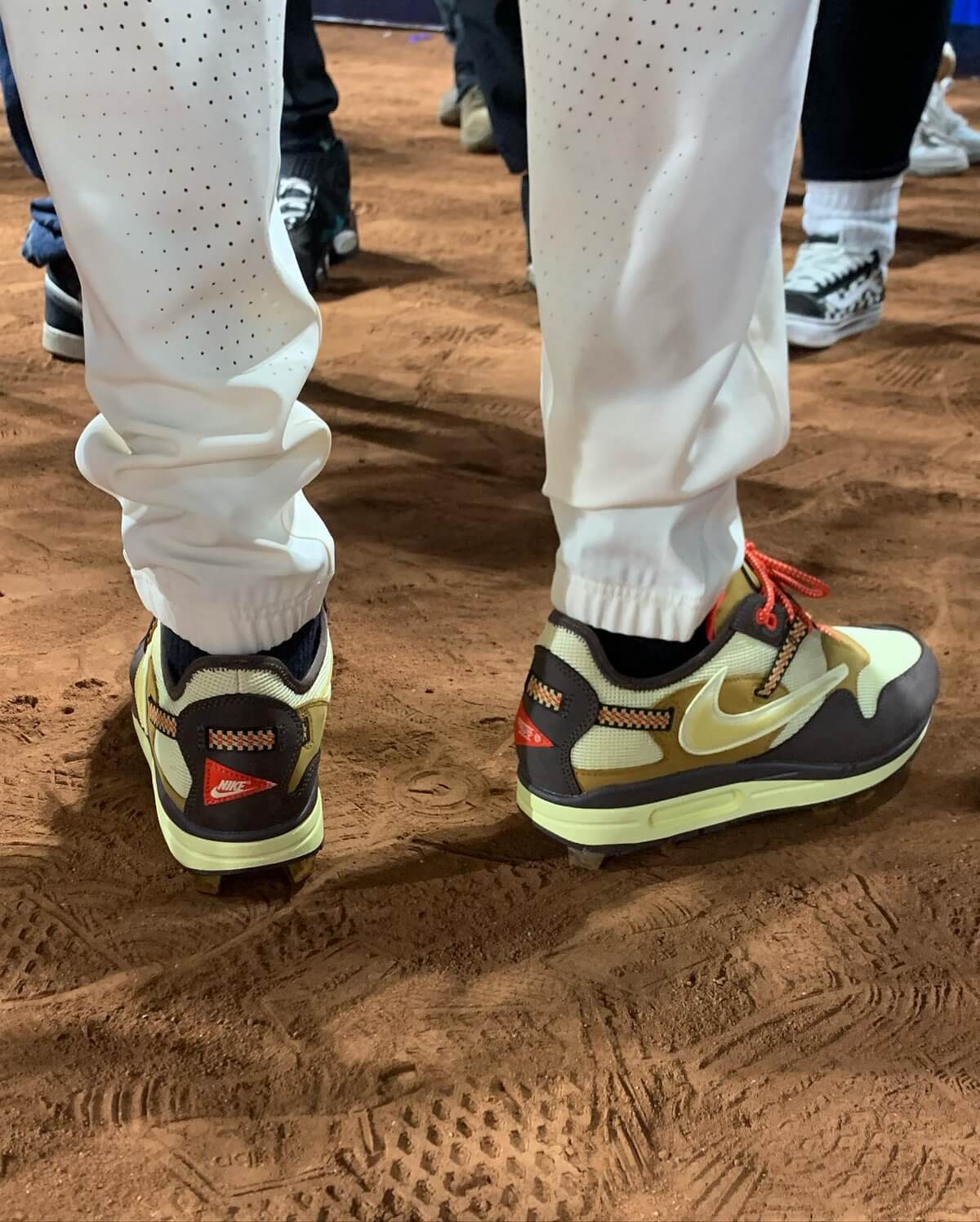 Nike x Travis Scott Cactus Jack - Air Max 1 - baroque-brown/lemon-drop-wheat-chile-red / Baseball Cleats
