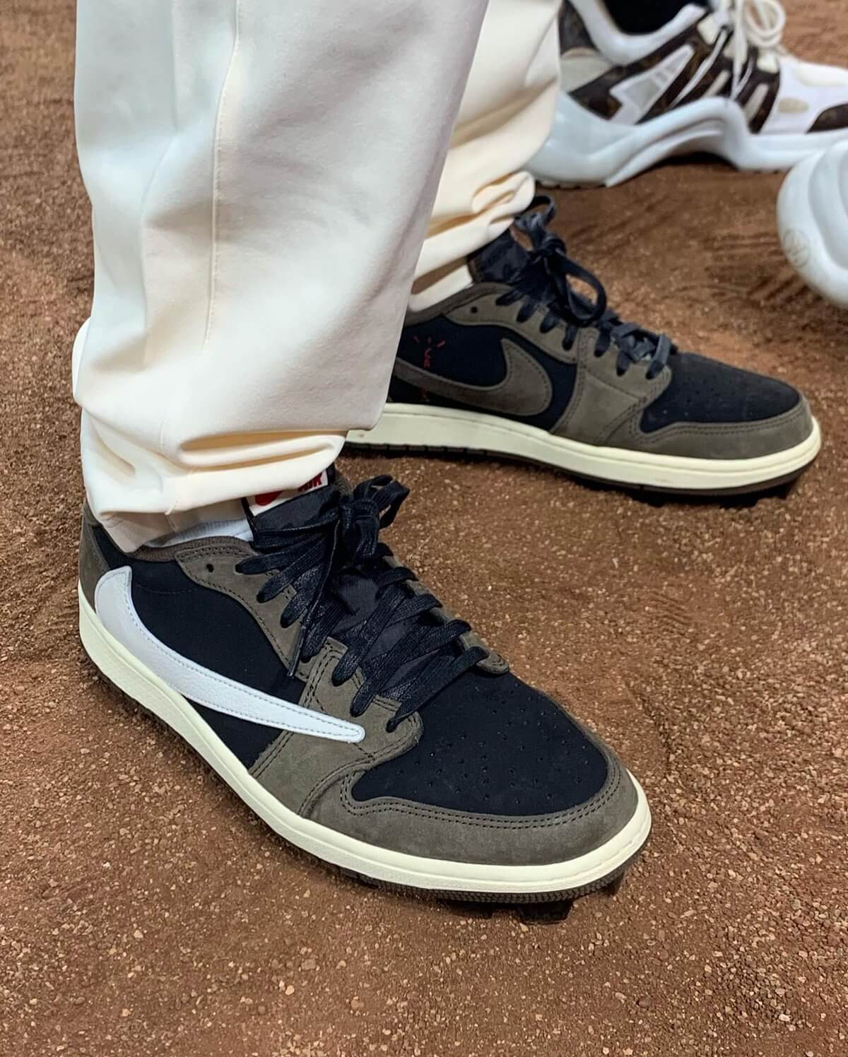 Nike x Travis Scott Cactus Jack - Air Jordan 1 Low - black/dark mocha-university red-sail / Baseball Cleats