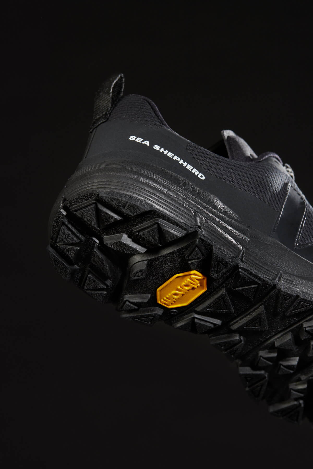 VEJA x Sea Shepherd Dekkan „Triple Black“