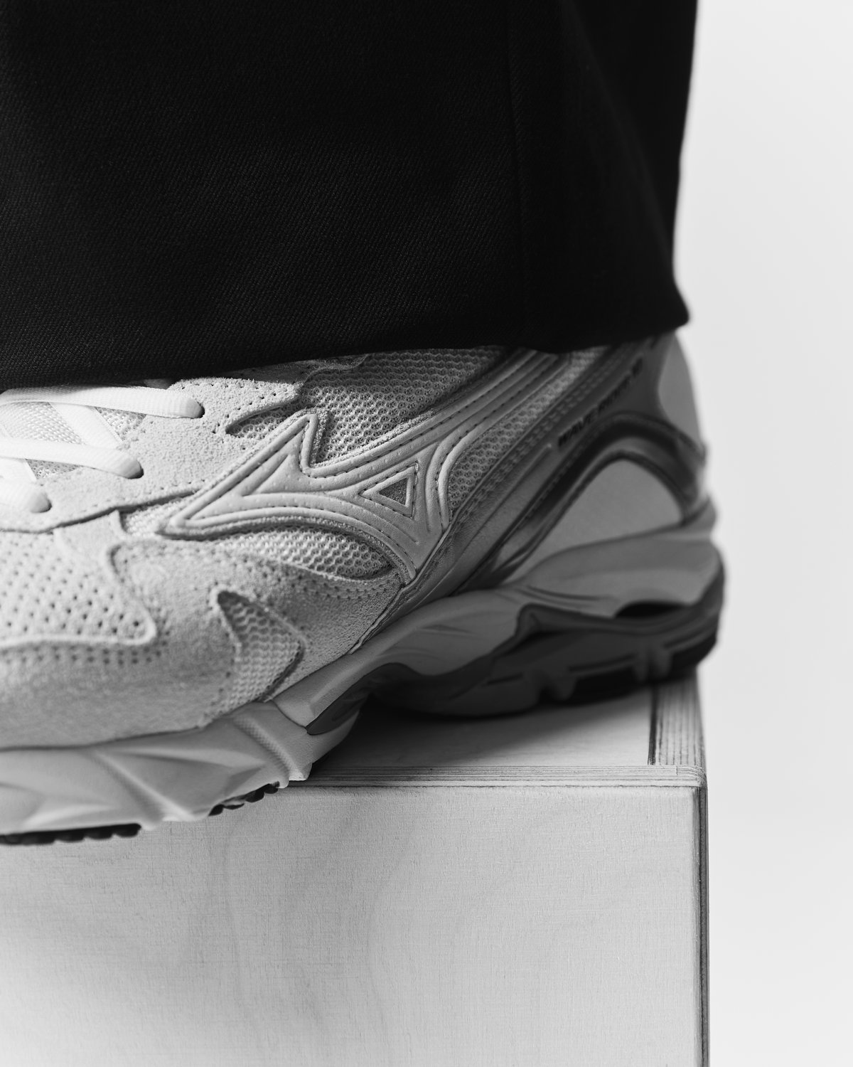 Mizuno - Wave Rider 10 Premium "Vaporous Gray" - D1GA218201