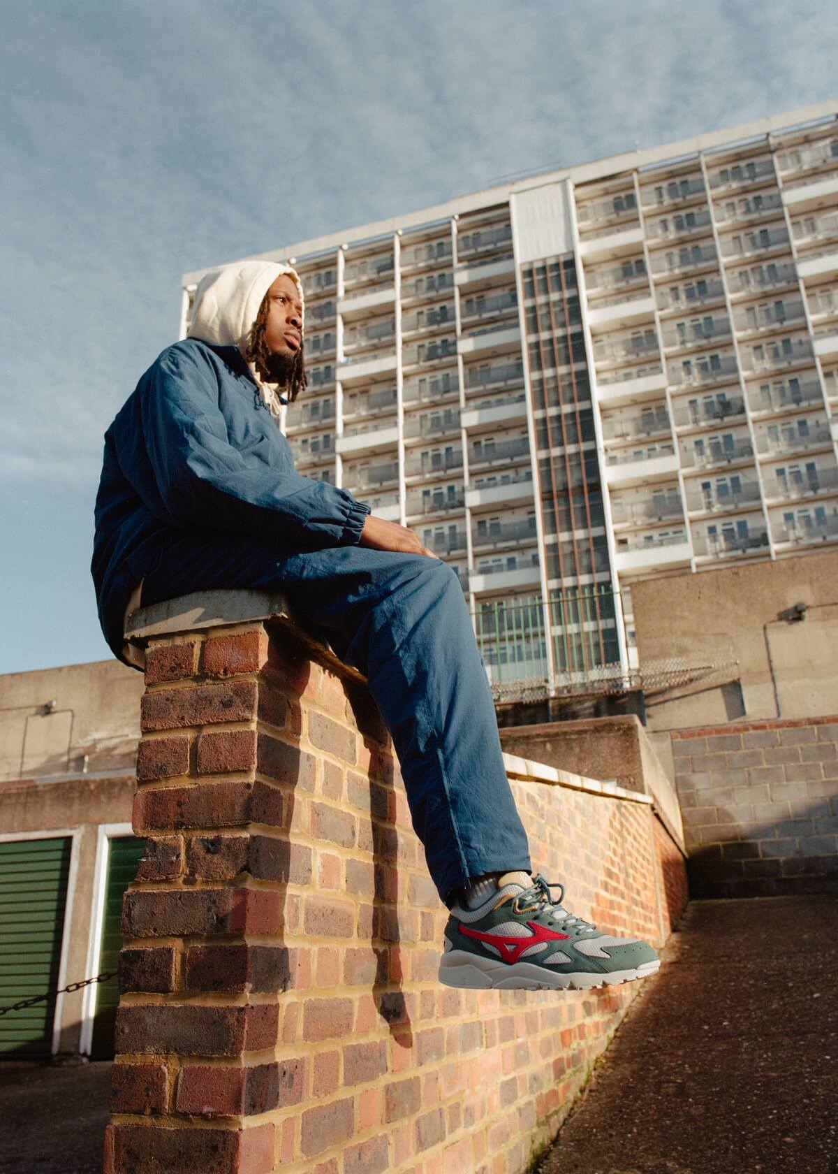 lookbook Mizuno x Patta Sky Medal - Ivory / Red / Green - D1GD211902 on feet