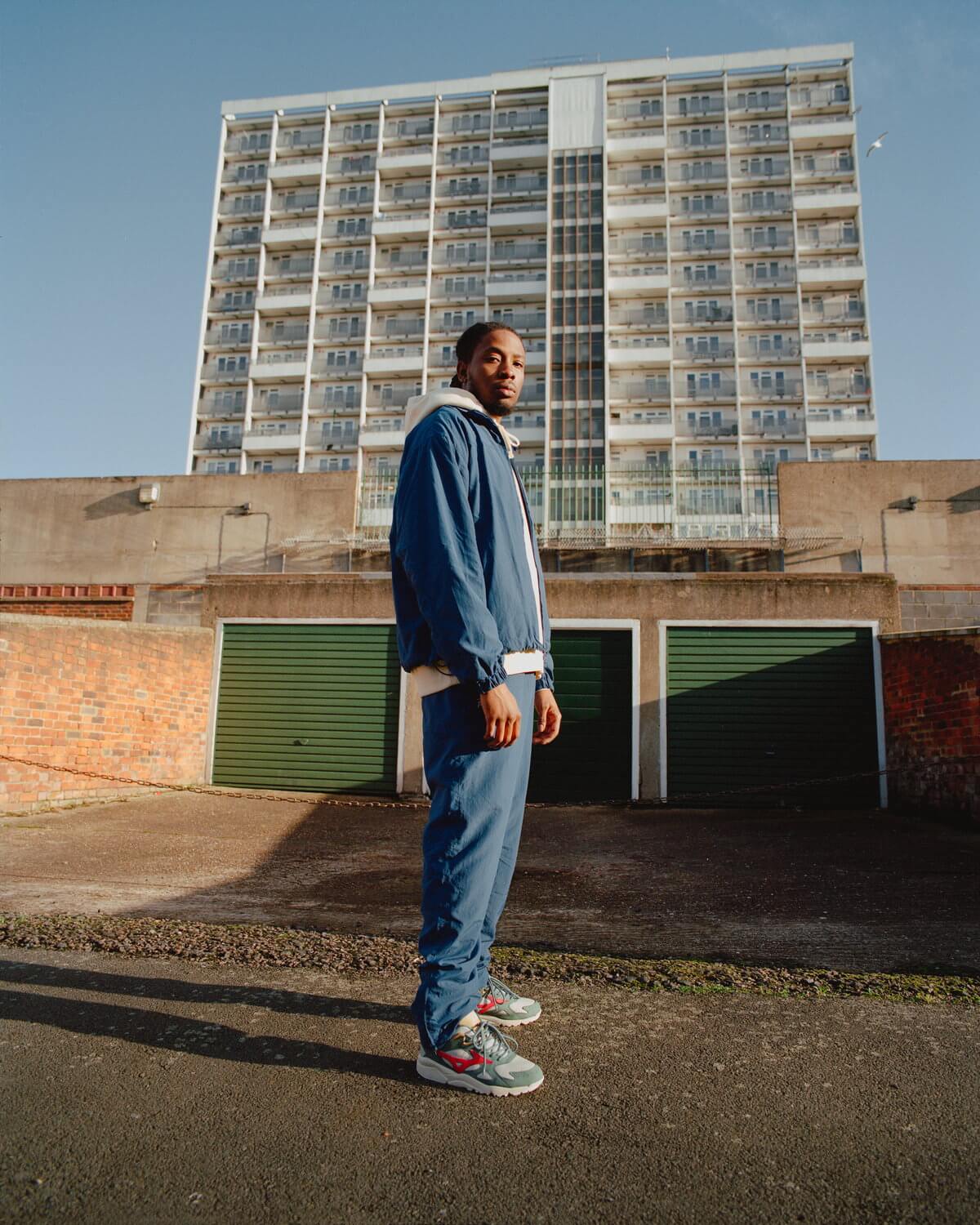 lookbook Mizuno x Patta Sky Medal - Ivory / Red / Green - D1GD211902 on feet