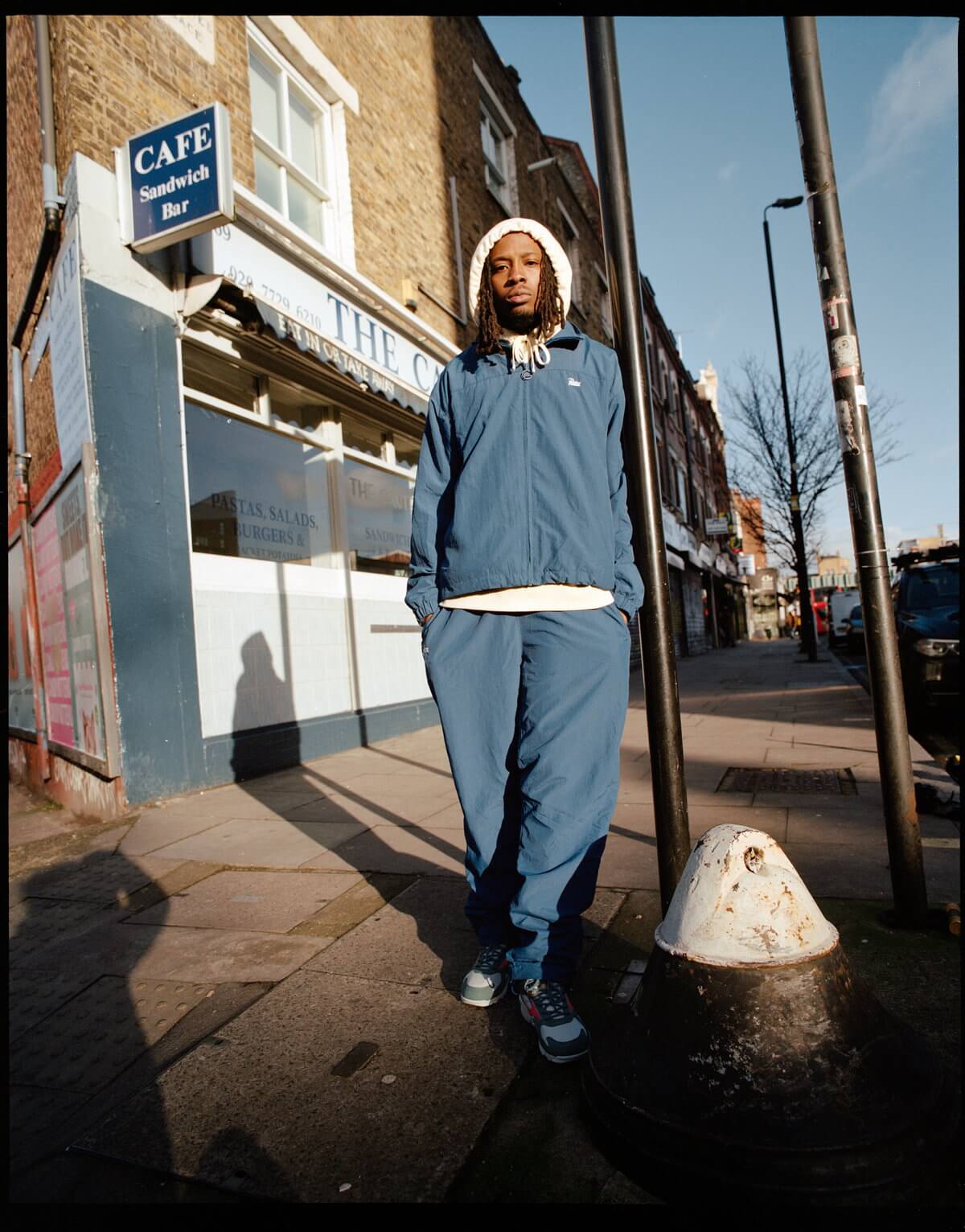lookbook Mizuno x Patta Sky Medal - Ivory / Red / Green - D1GD211902 on feet