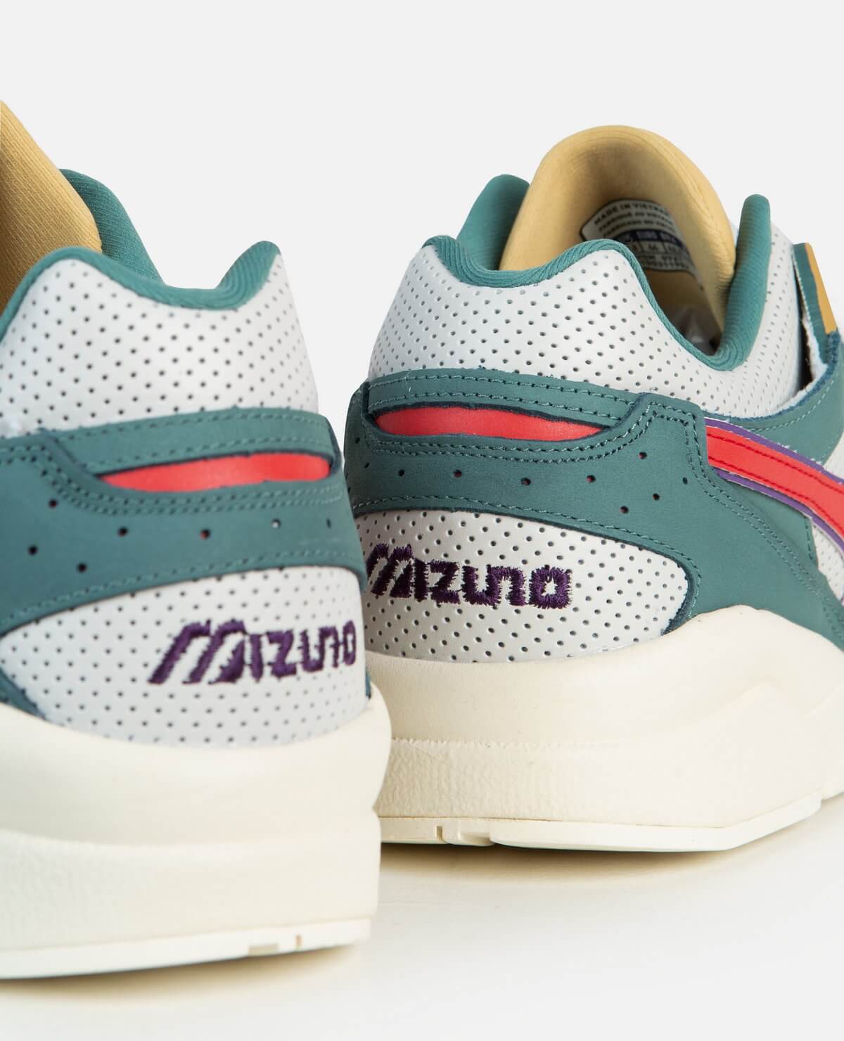 heel logo details - Mizuno x Patta Sky Medal - Ivory / Red / Green - D1GD211902