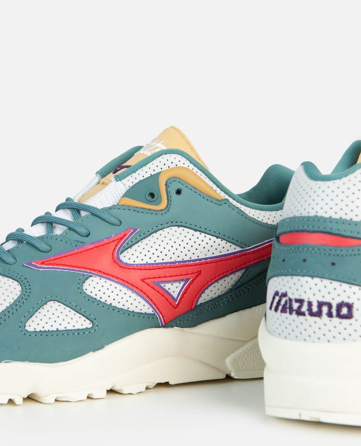 runbird side logo details - Mizuno x Patta Sky Medal - Ivory / Red / Green - D1GD211902