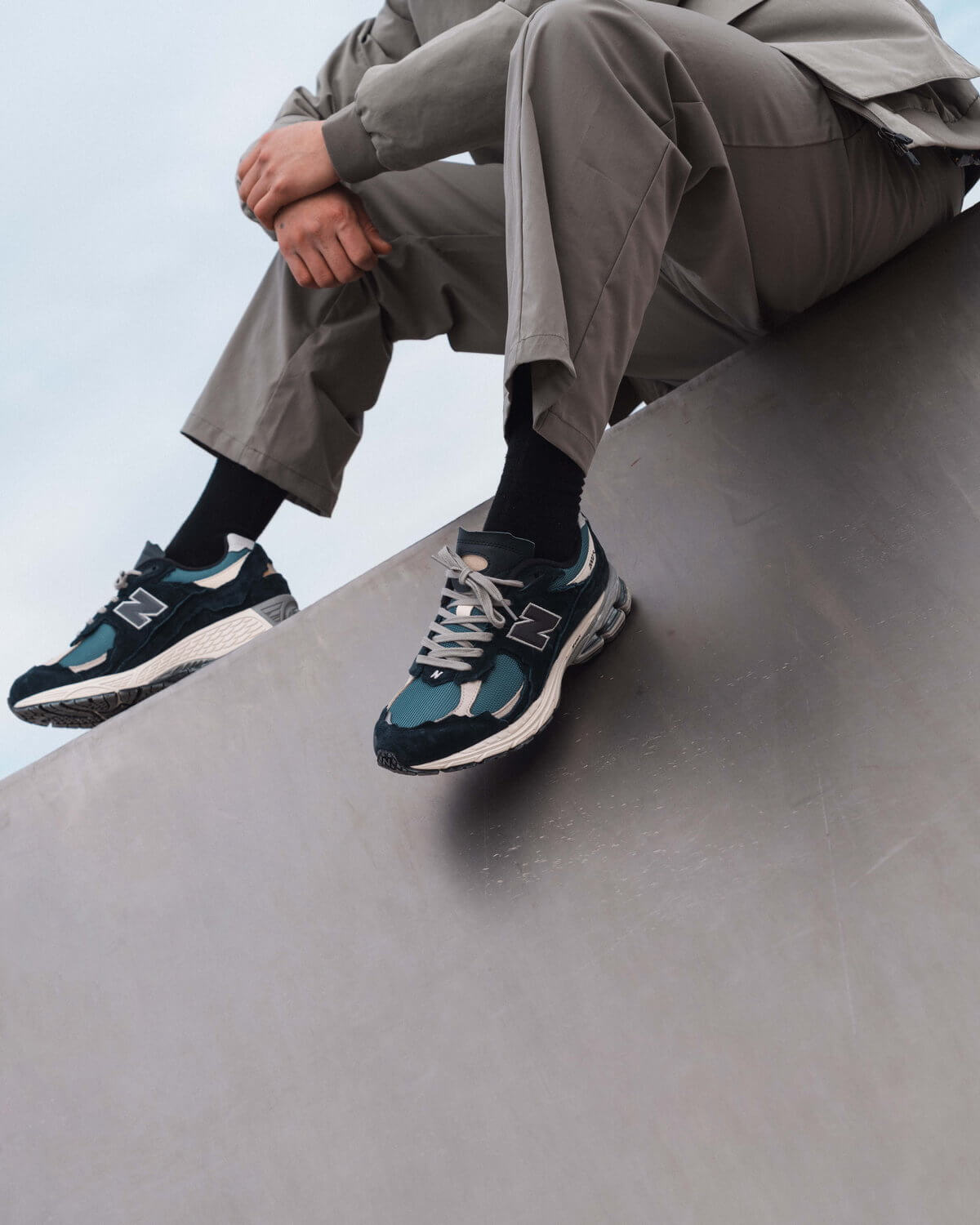on feet - New Balance - M 2002 RDF - dark navy - M2002RDF