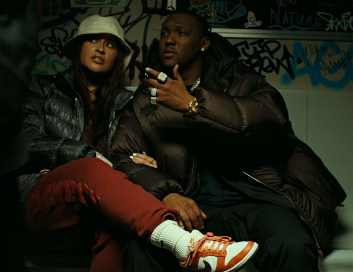 Nas Wave Gods Video - sneaker id please - Nike Wmns Dunk Low - "Bronze Eclipse" - Mesa Orange/White-Brown - DQ4697-800