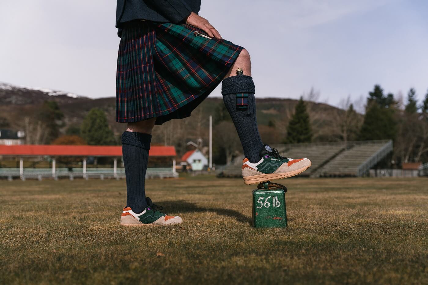Karhu x HANON Legacy 96 "Highland Games" smoke gray / trekking green
