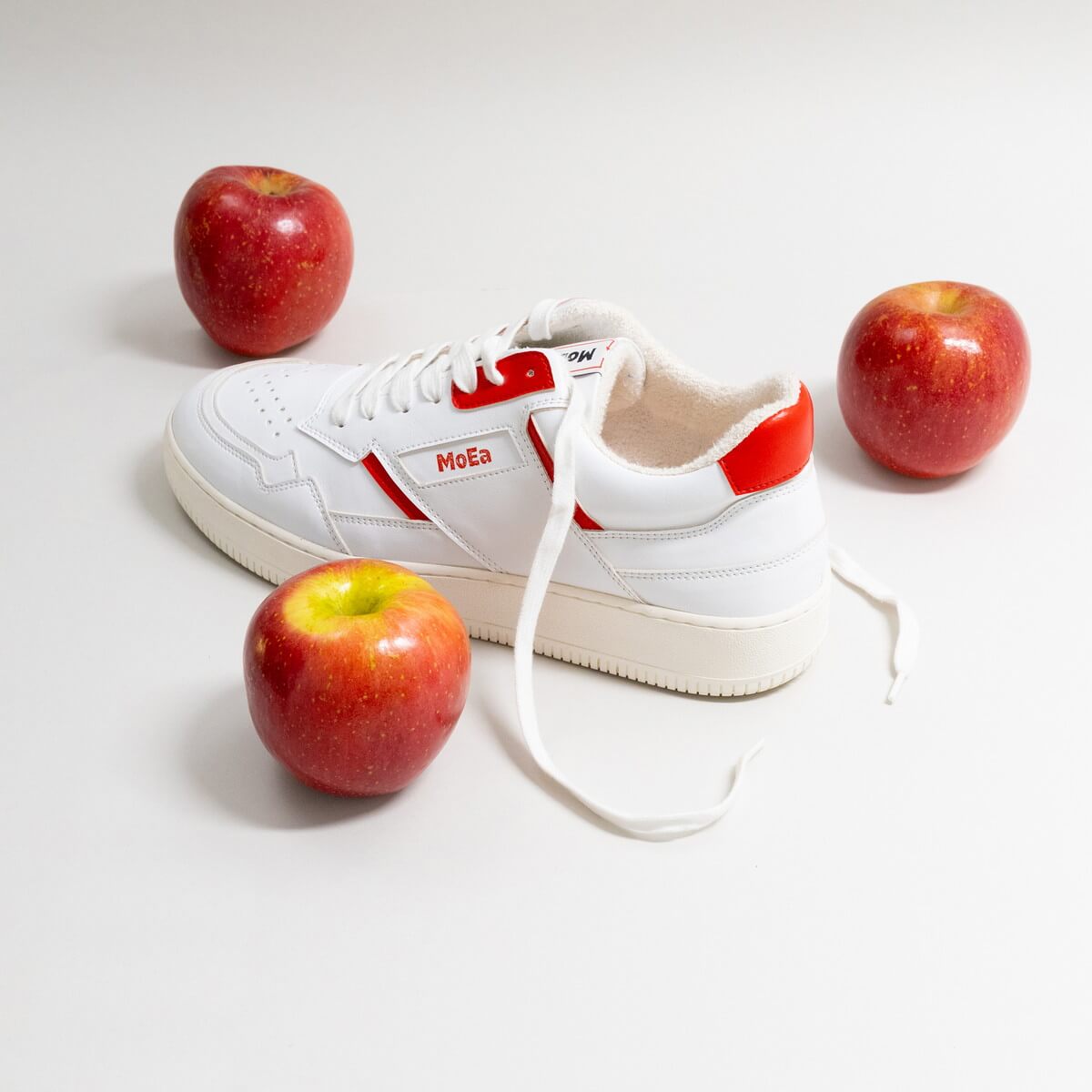 MoEa - Vegan Sneaker - GEN1 - Apple White & Red