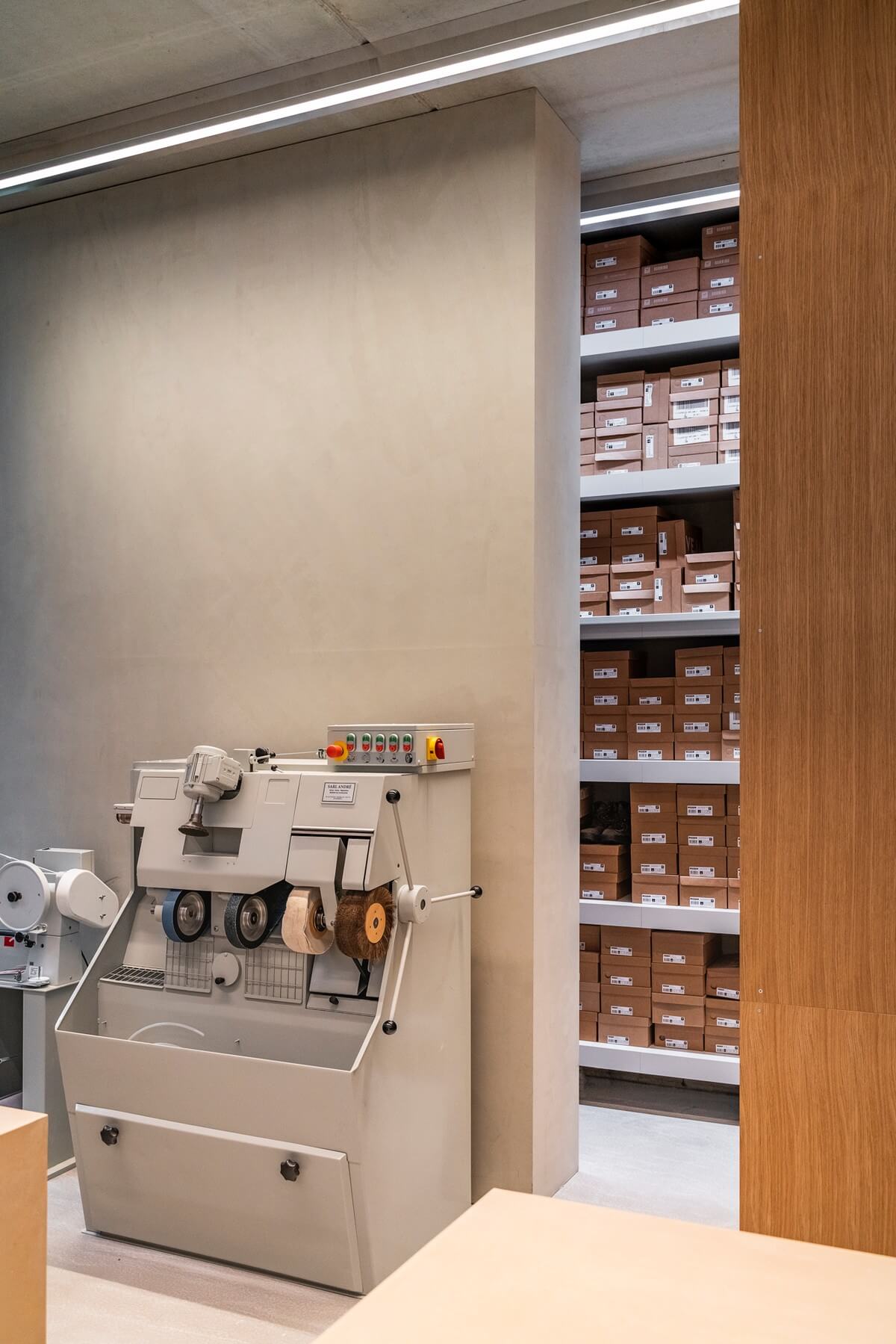 VEJA Store Berlin startet Schuh-Reparaturservice