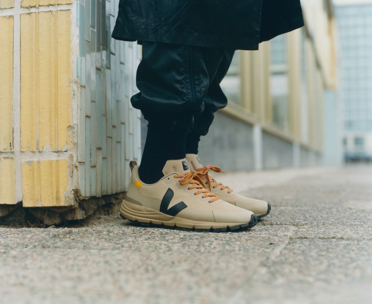 VEJA - Dekkan - Dune / Black