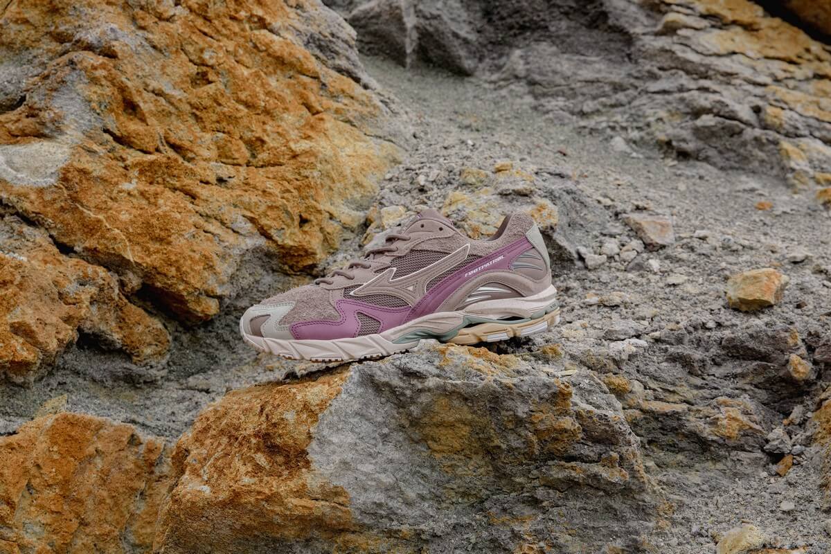 Mizuno x Footpatrol - Wave Rider 10 "Rust" - Tannin / Green Tea / Port Royale - D1GD222201