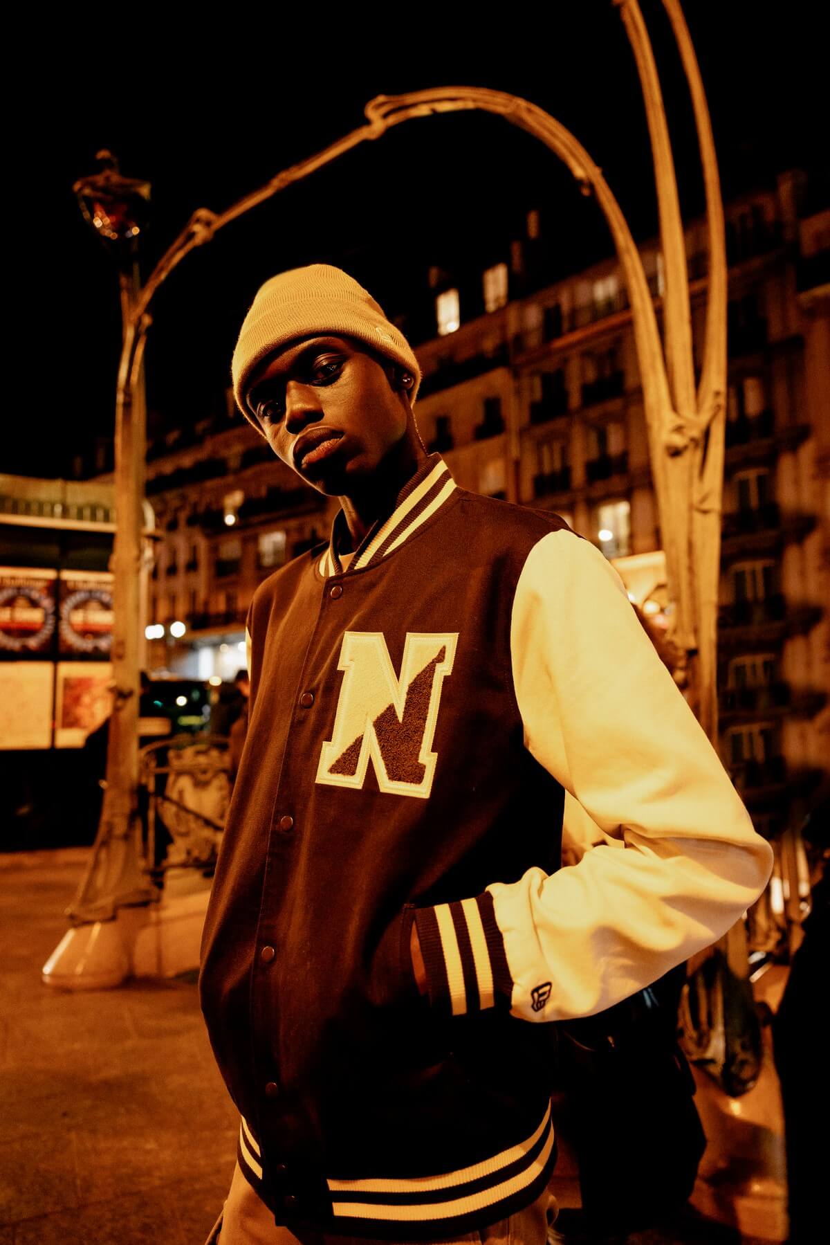 New Era Heritage Collection inkl. Nadelstreifen Shirt, Hoodie und Varsity Jacket