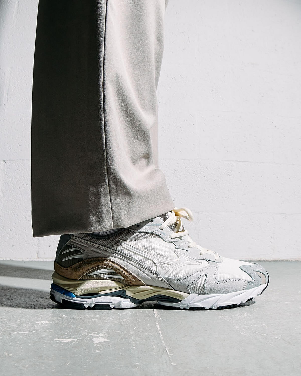 on-feet - Mizuno SportStyle - Wave Rider 10 Premium - White