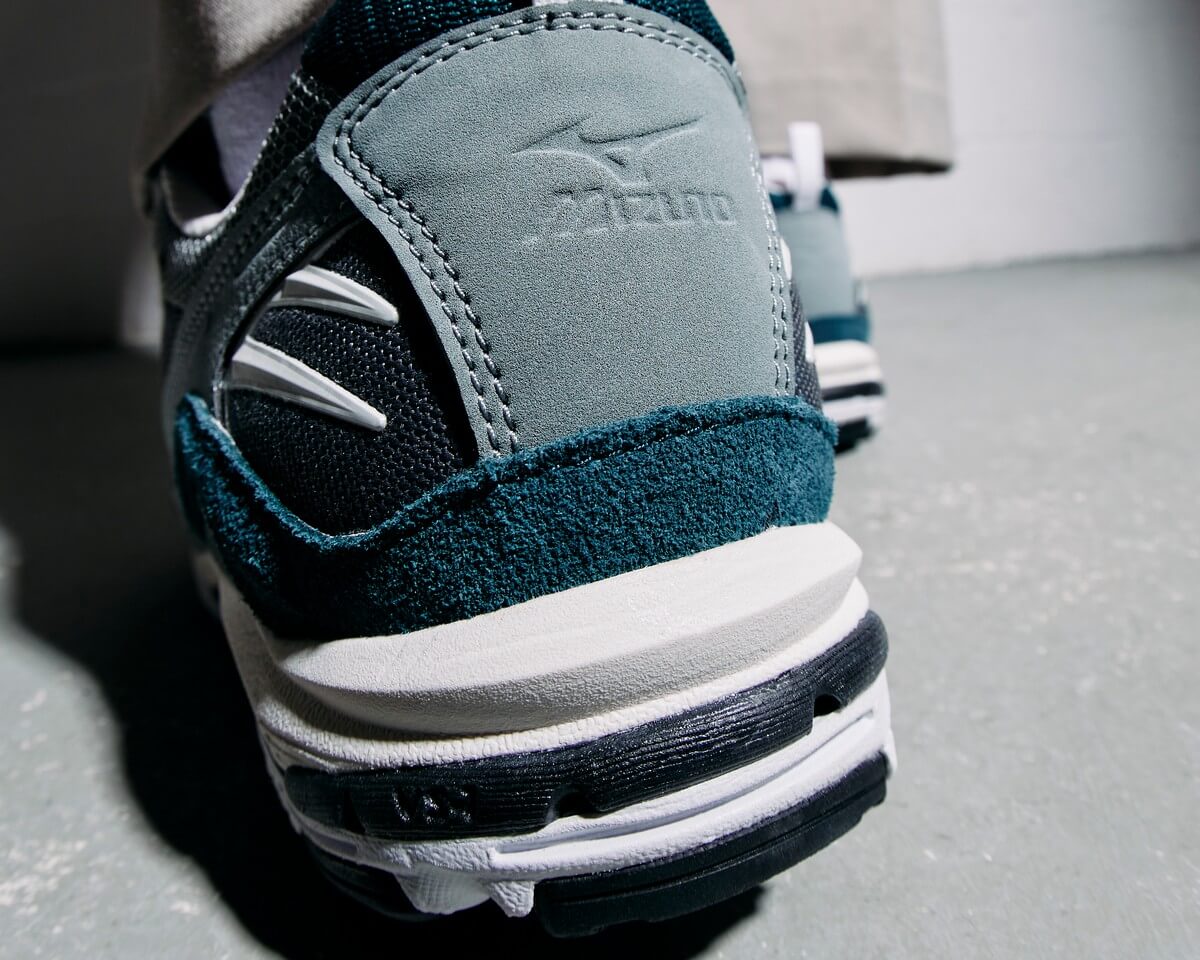 close-up - Mizuno SportStyle - Wave Rider 10 Premium - Blue