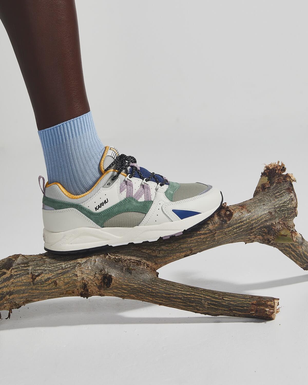 on feet - Karhu - Fusion 2.0 - Lily White / Loden Frost - F804137