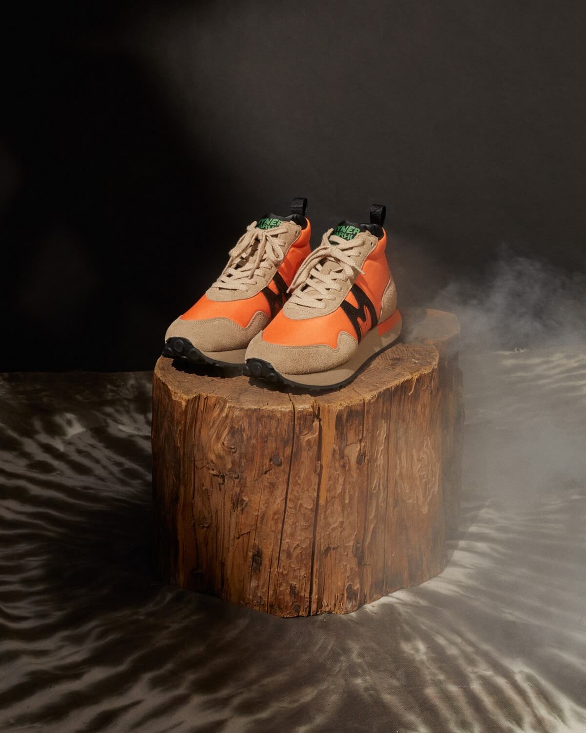 Karhu x Vyner Articles M-Runner "Todellisuuden Mestarit" - Smoke Gray / Nectarine - F810001