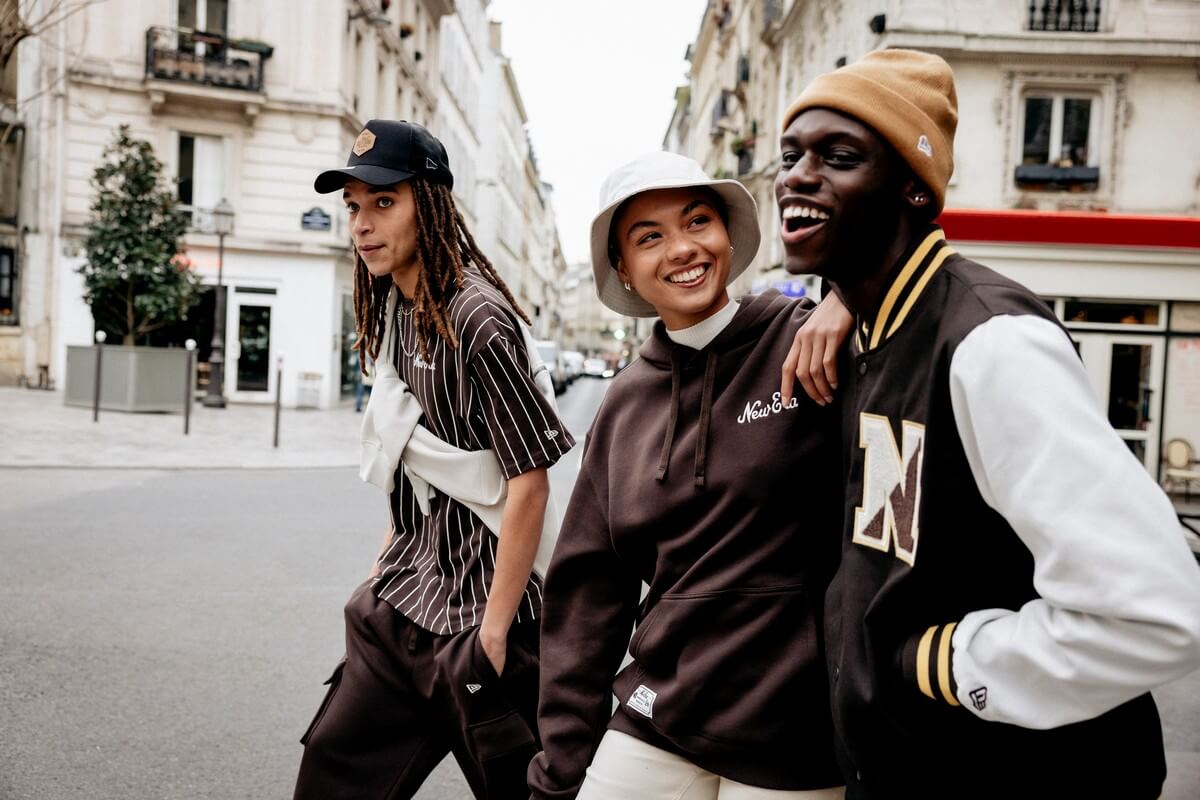 New Era Heritage Collection inkl. Nadelstreifen Shirt, Hoodie und Varsity Jacket