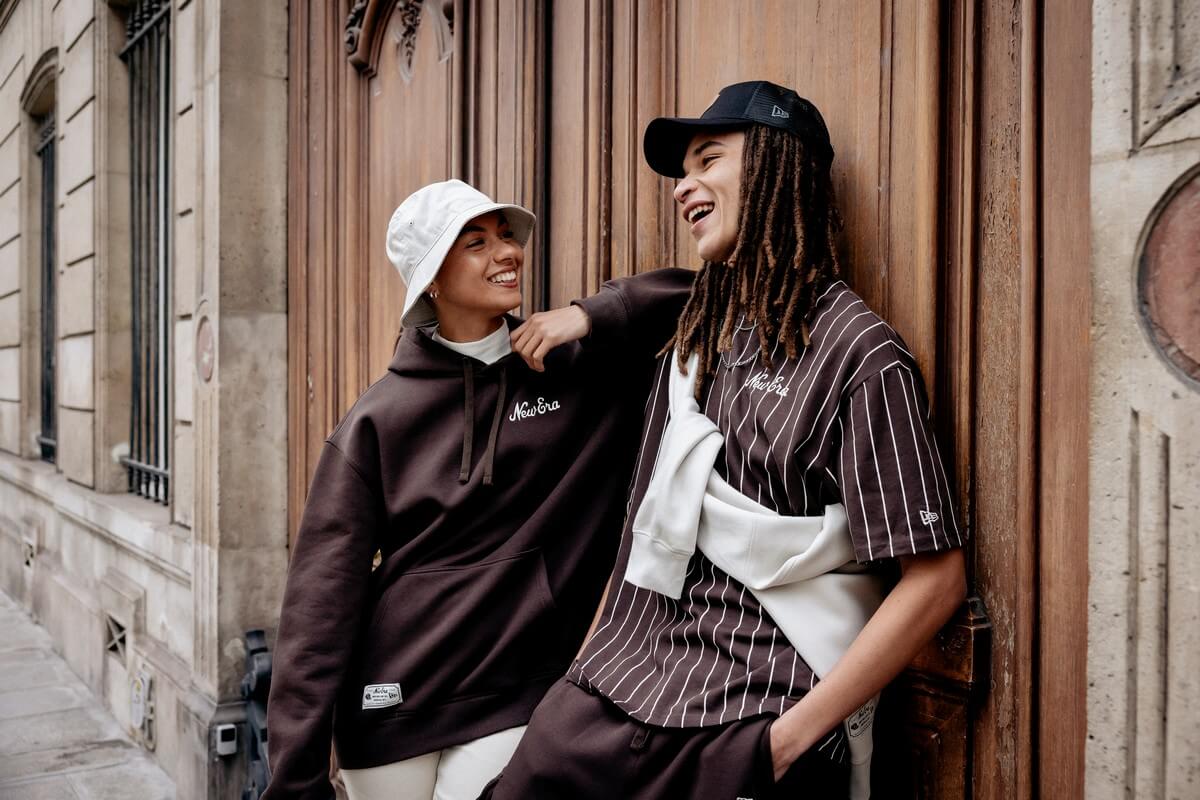 New Era Heritage Collection inkl. Nadelstreifen Shirt, Hoodie und Varsity Jacket