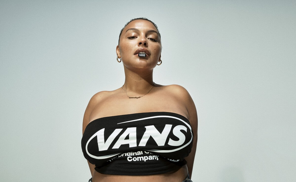 Paloma Elsesser präsentiert die Fall 2022 Kampagne "Classic Since Forever" von Vans