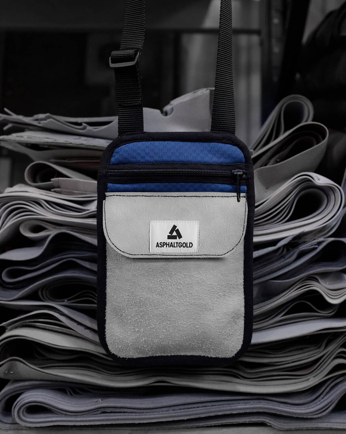 40 Years of New Balance Made in UK - Limited Edition Asphaltgold Neck Pouch
