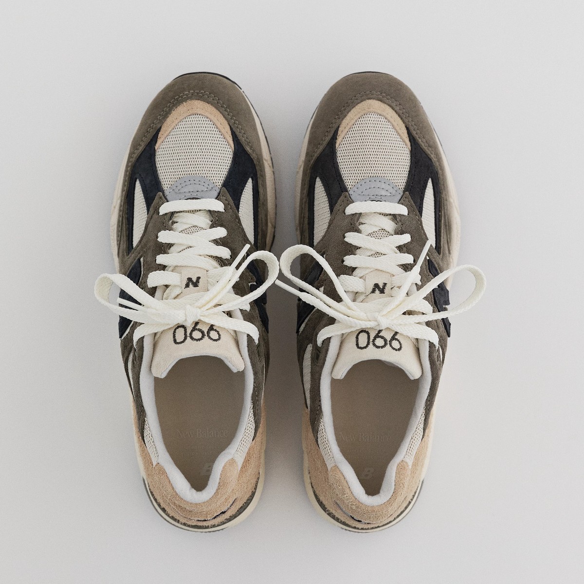New Balance - Made in USA - MR990V2 - Grey/Tan