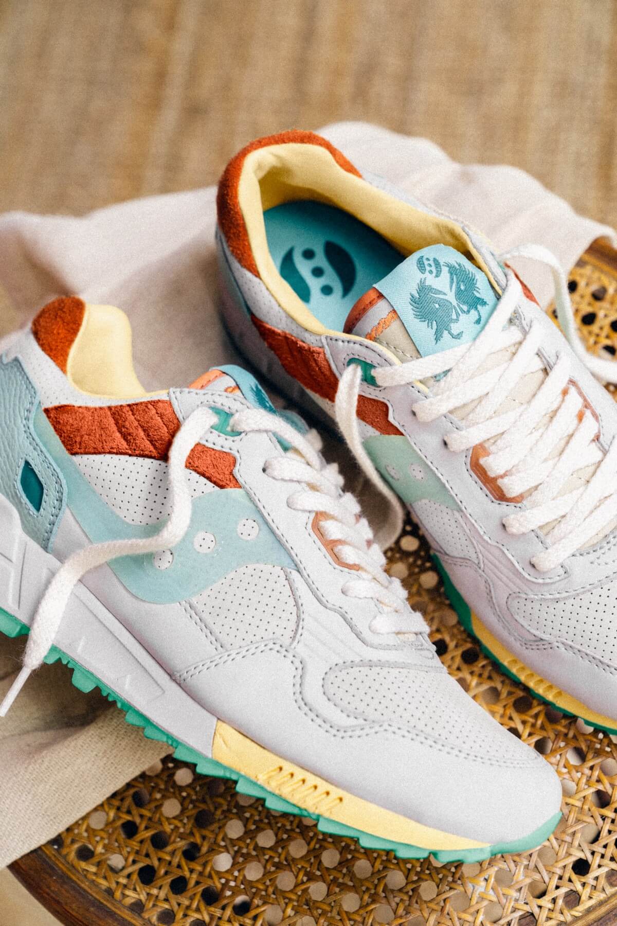 Saucony x Saucony - Shadow 5000 "St. Barth" - BeigeGreen - S70701-1