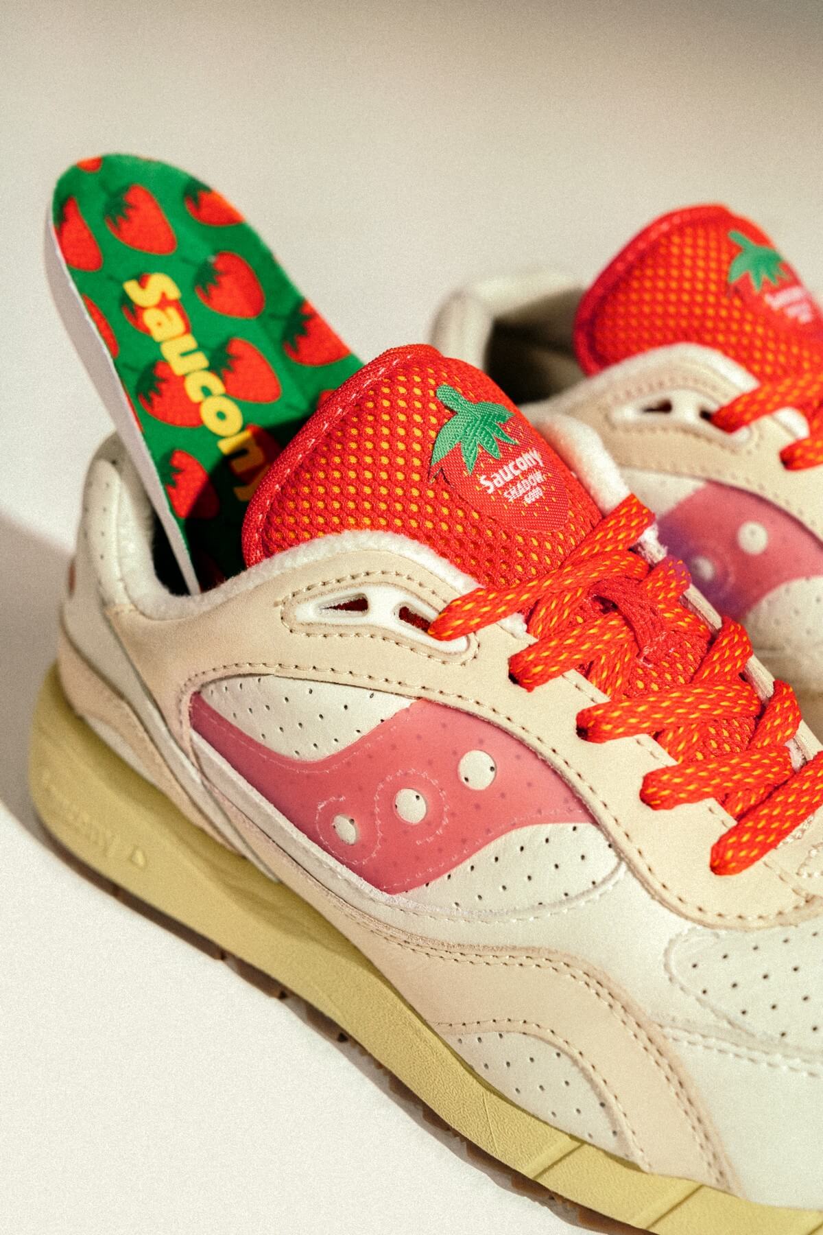 mood: Saucony - Shadow 6000 "New York Cheesecake" - BeigeRed - S70700-1