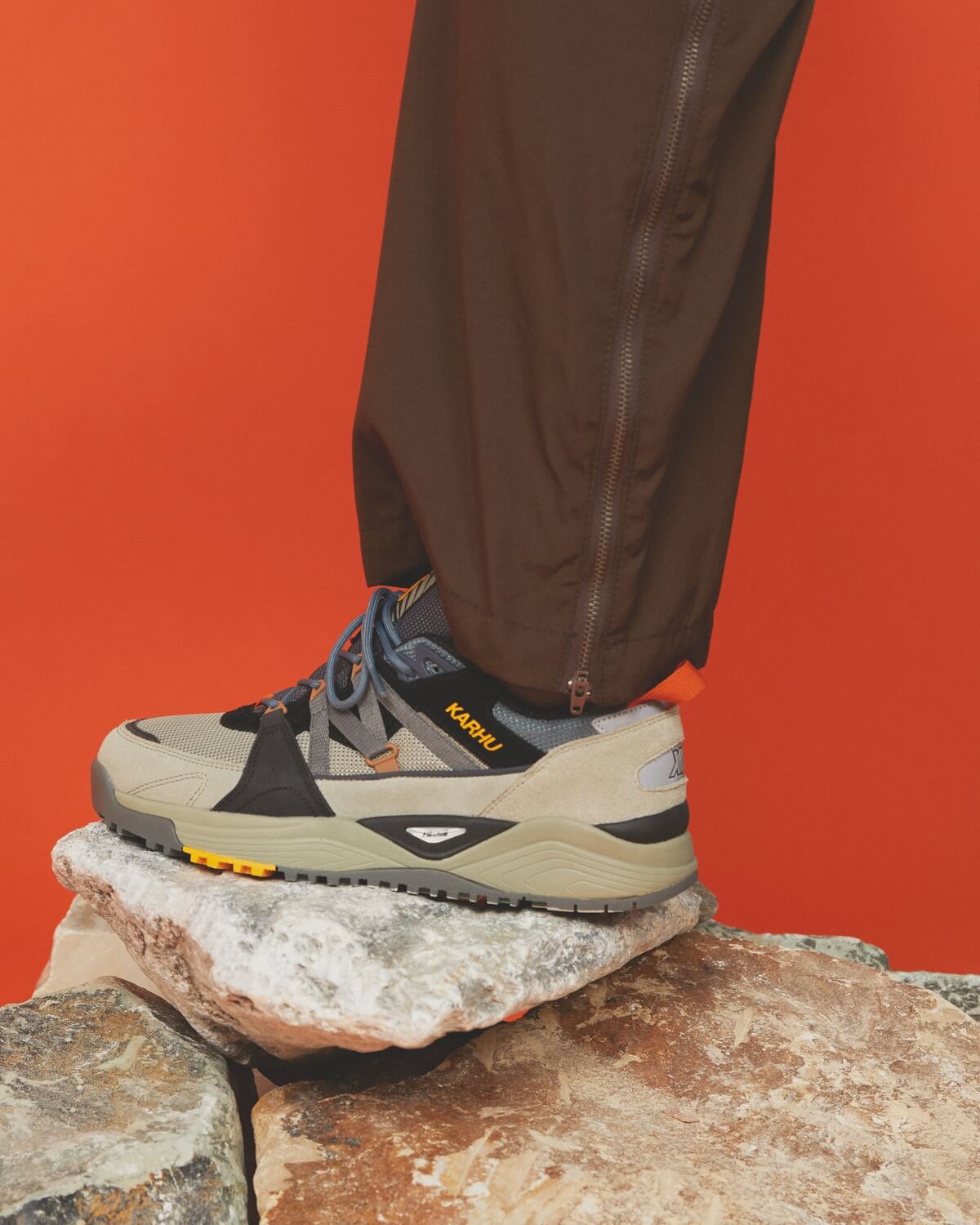 Karhu Fusion XC Aztec, Gun Metal & Abbey Stone