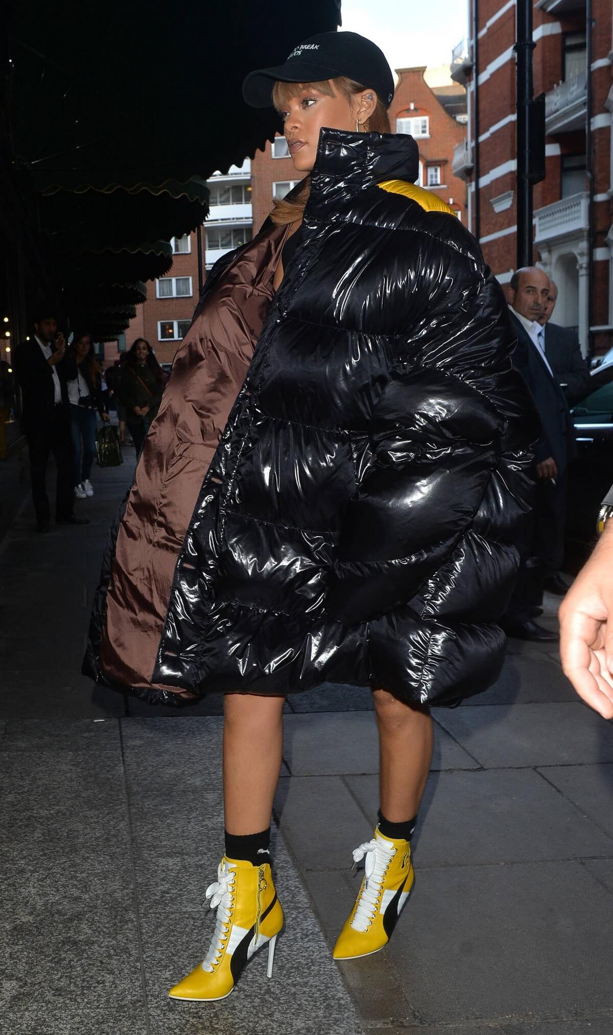 Riri, sporting Puma x Rihanna Fenty High Heel - picture Rihanna (c) imago/Matrix