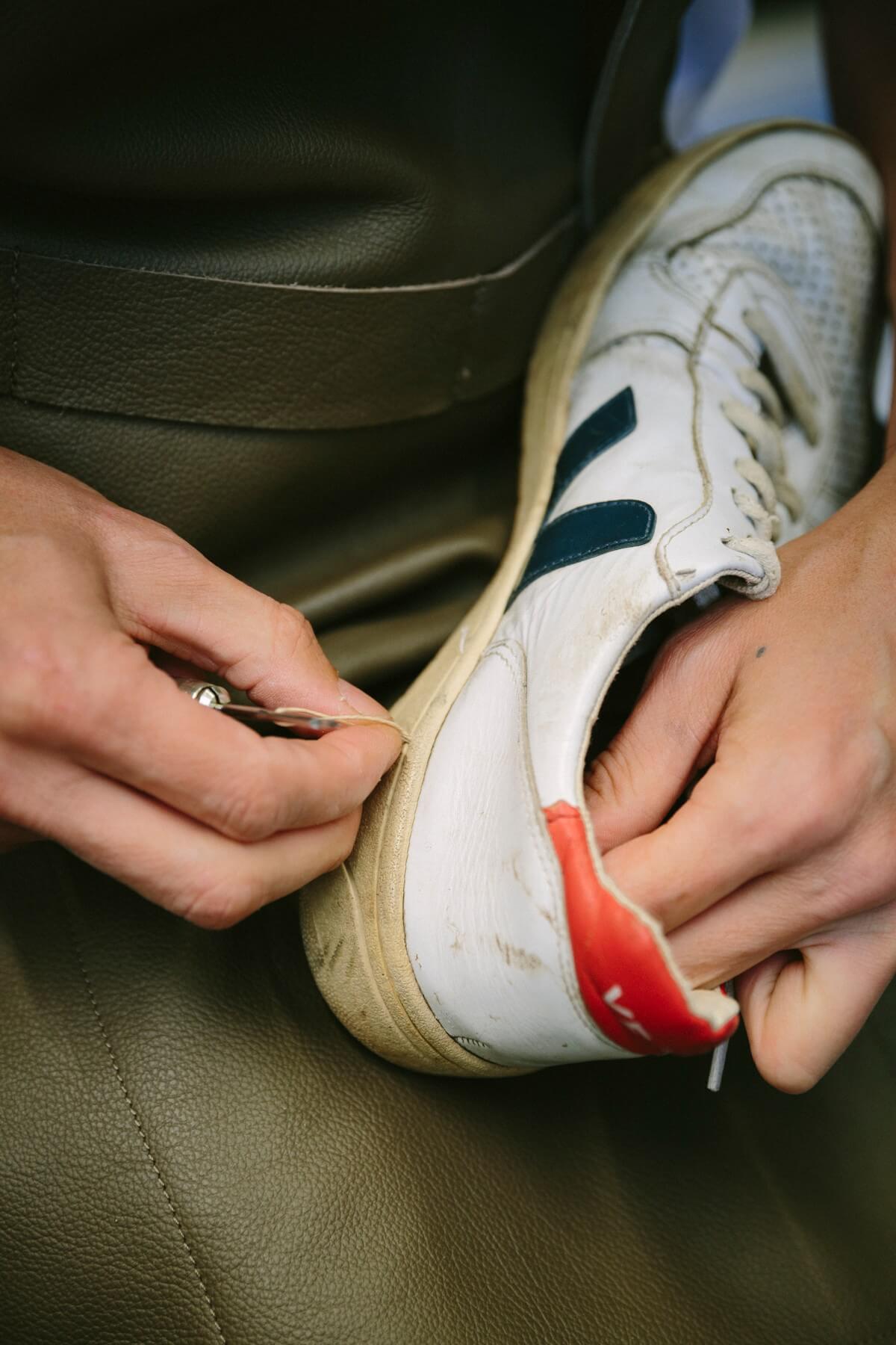 VEJA Sneaker Reparatur