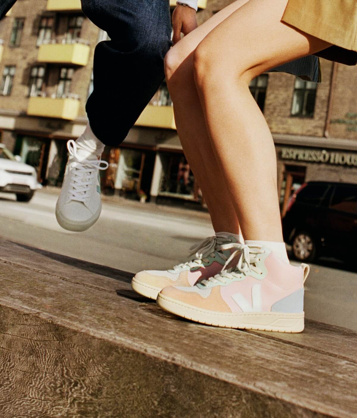 VEJA V-15 Petale / White / Multicolor