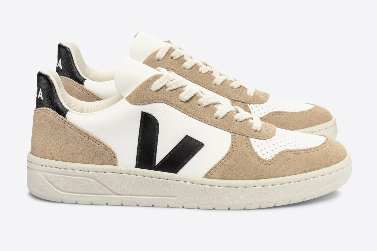 VEJA V-10 Extra White / Black / Sahara