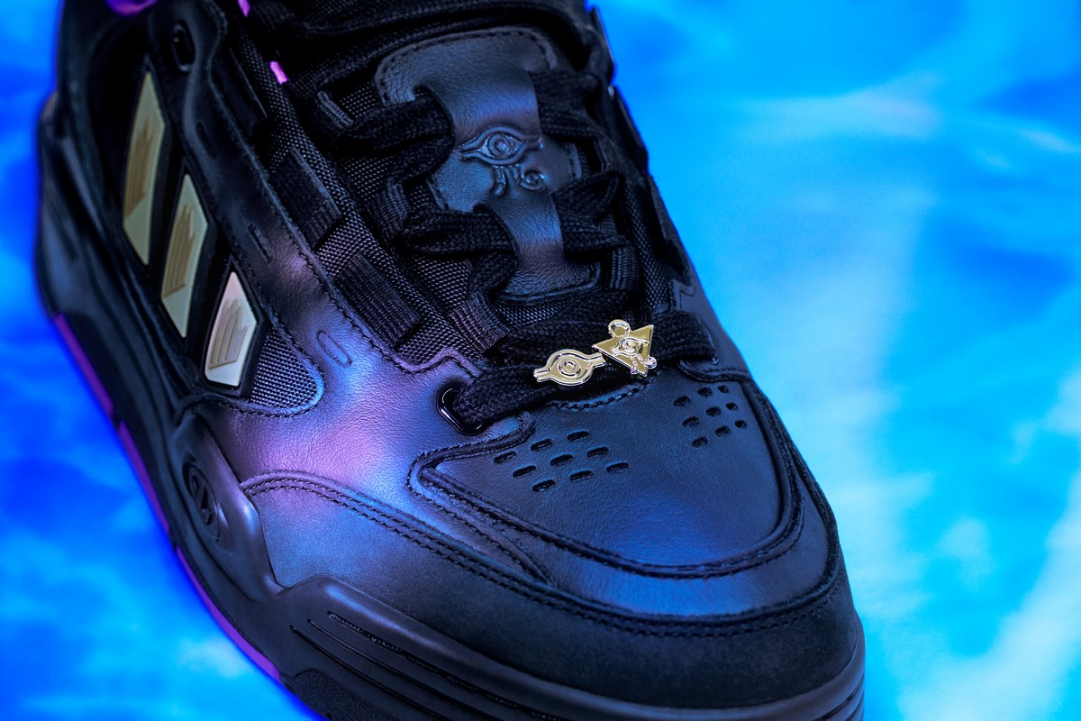 adidas Originals Adi 2000 "Yu-Gi-Oh!" - "Millennium Item" Lace Jewels