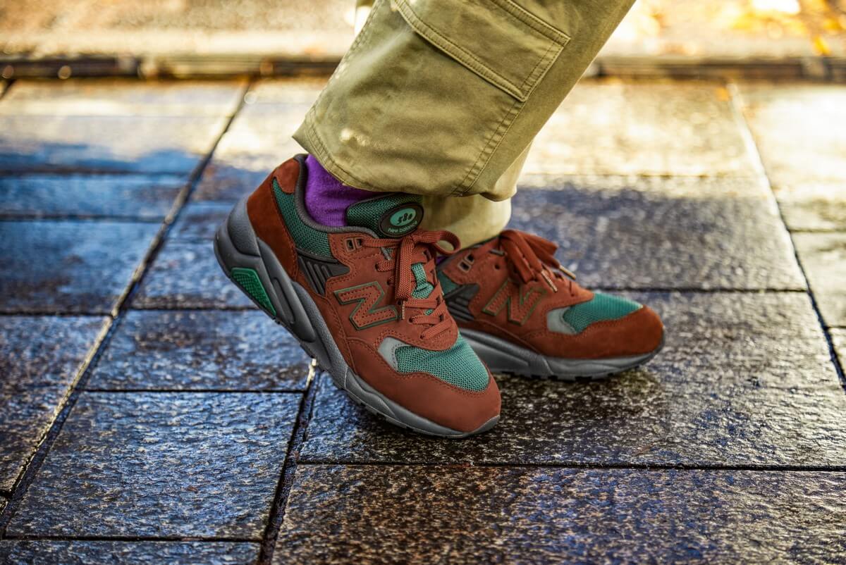 New Balance MT580RTB - Mahogany / Nightwatch Green on feet