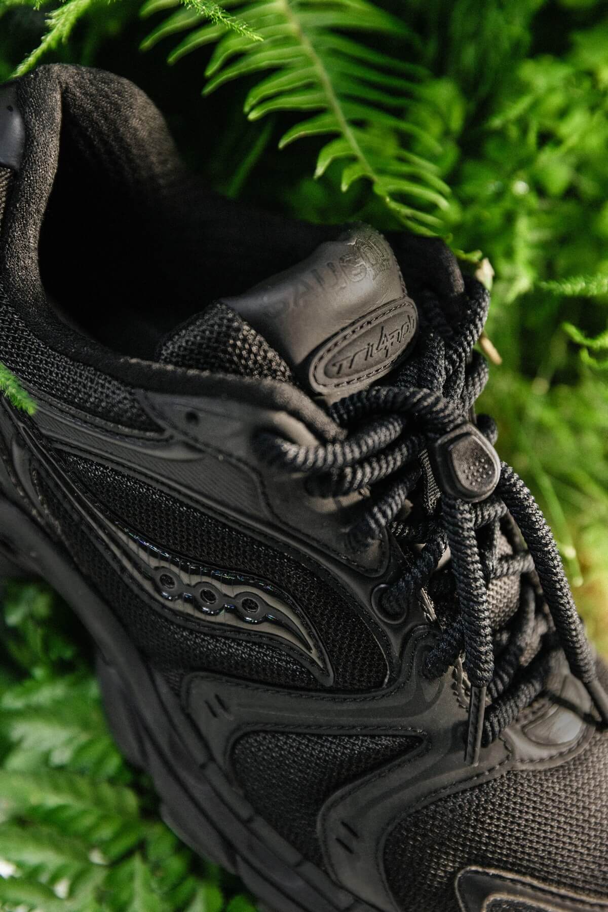 Saucony ProGrid Triump 4 "Gorpcore" - Black - S70758-1