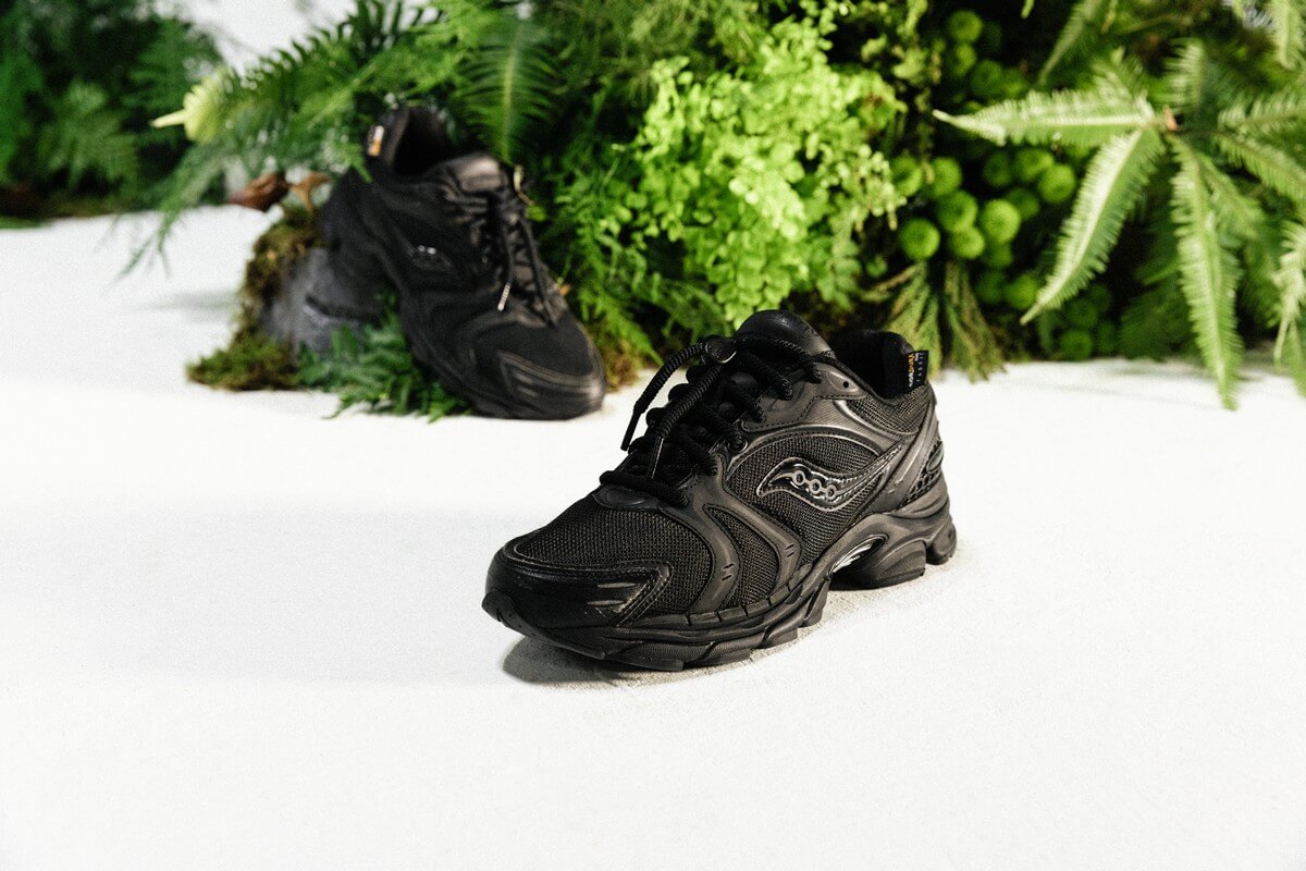 Saucony ProGrid Triump 4 "Gorpcore" - Black - S70758-1