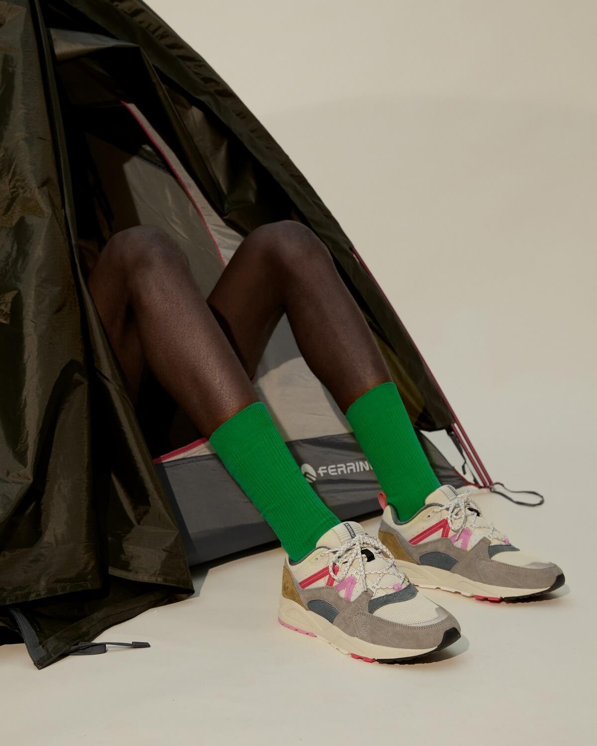 Karhu Fusion 2.0 "Forest Rules" - Abbey Stone/ pink Yarrow - F804145