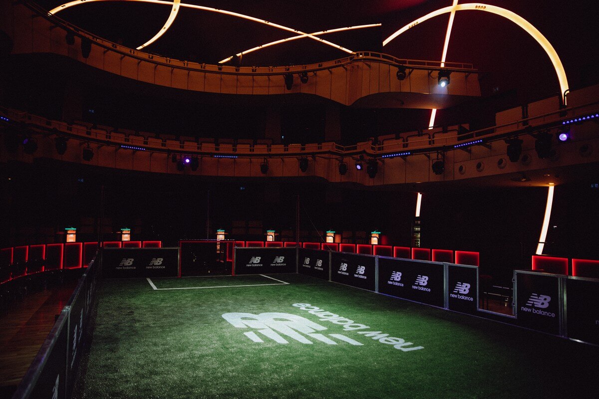 New Balance stellt im Deutschen Theater München neuen Furon 7 und Tekela 4 vor