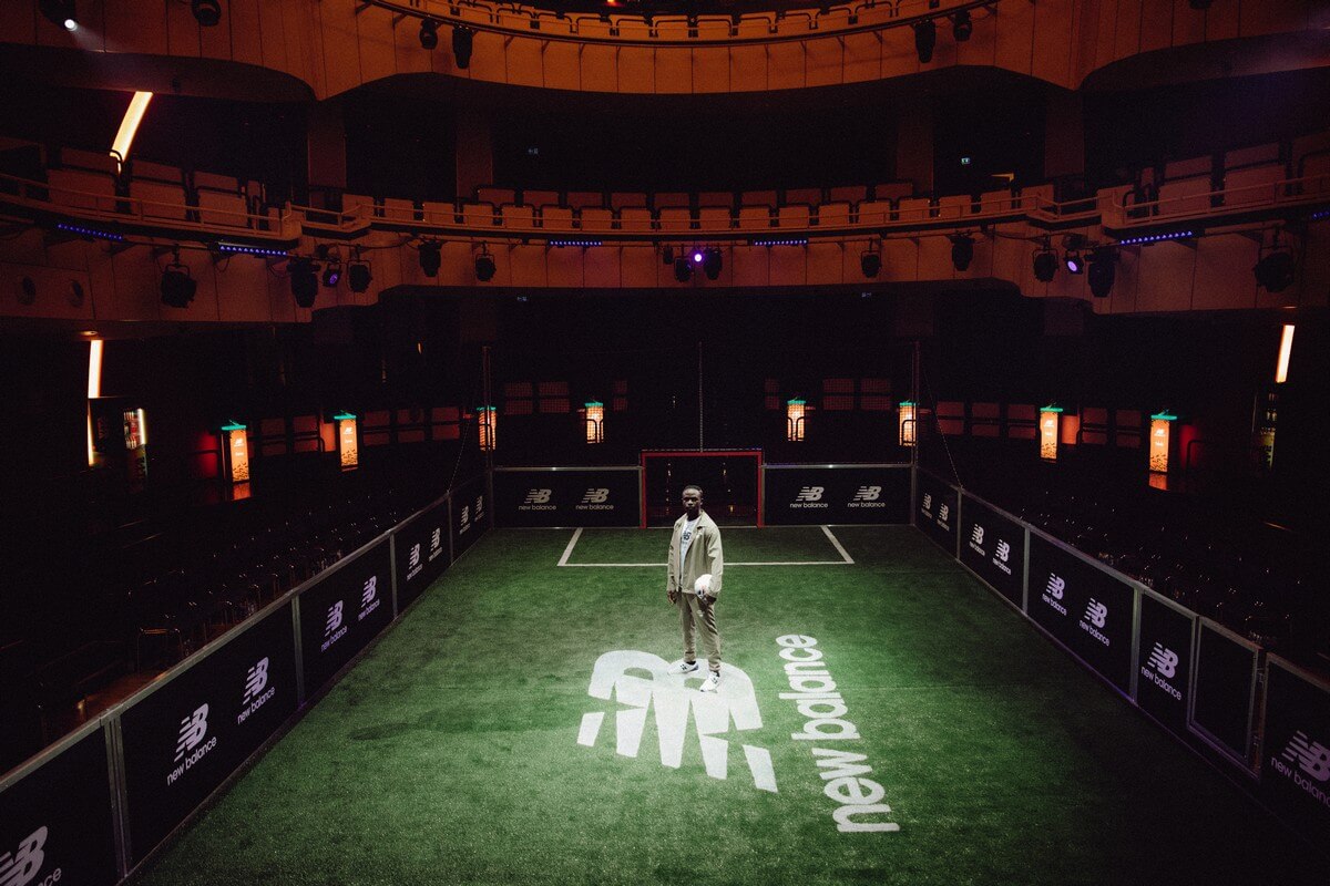New Balance stellt im Deutschen Theater München neuen Furon 7 und Tekela 4 vor