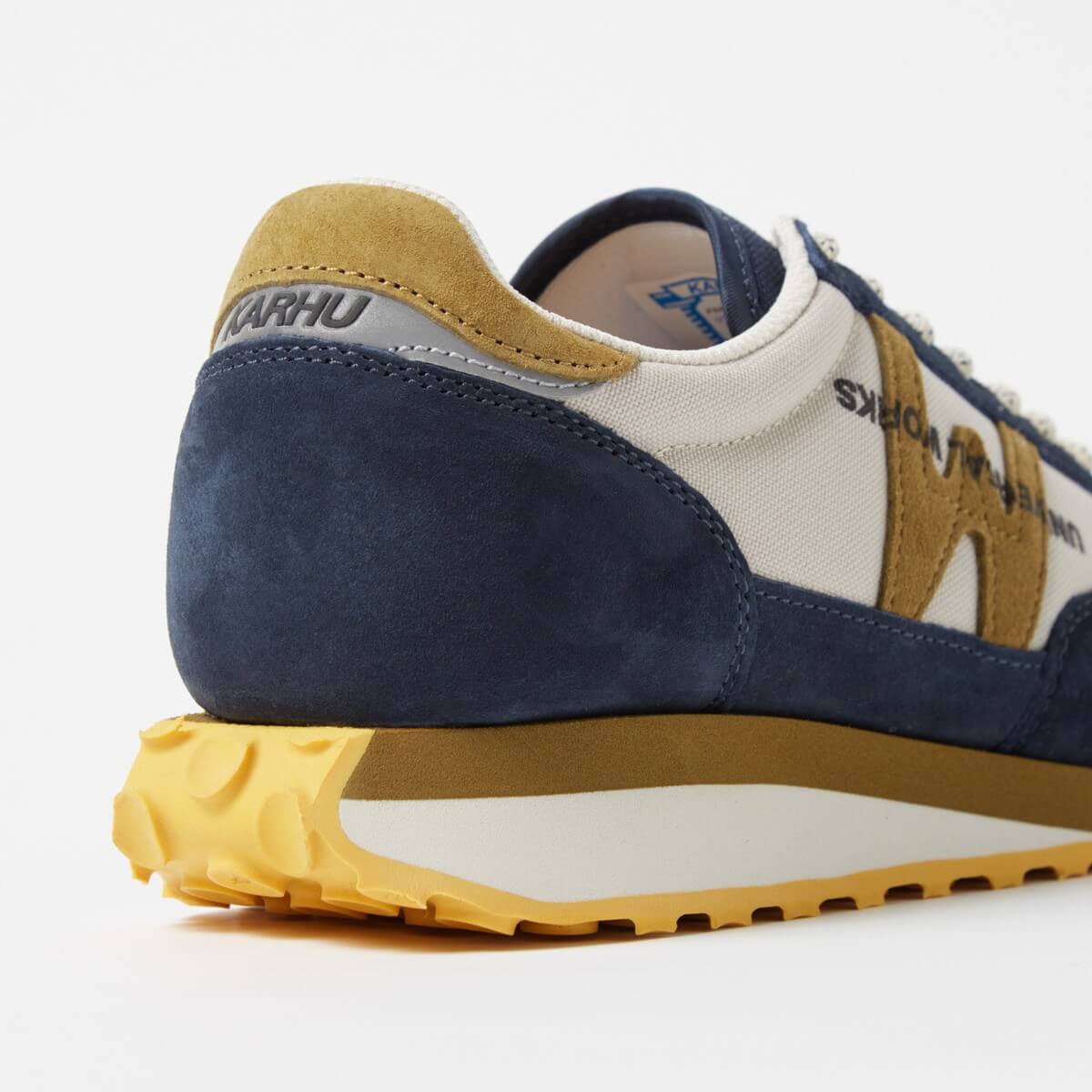 Karhu x Universal Works Mestari Control - Navy Blazer / Fennel Seed - F840001